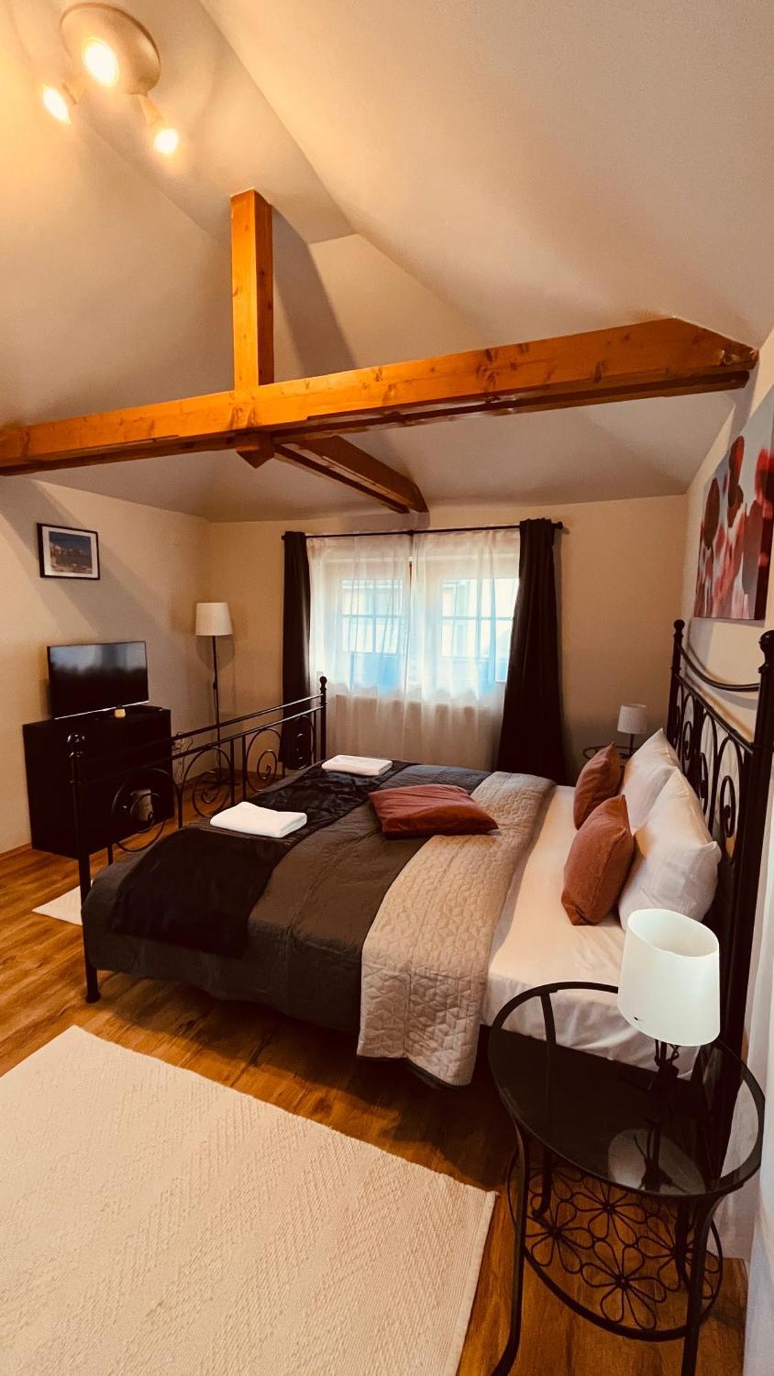 Strigonia Apartman Esztergom Exteriör bild